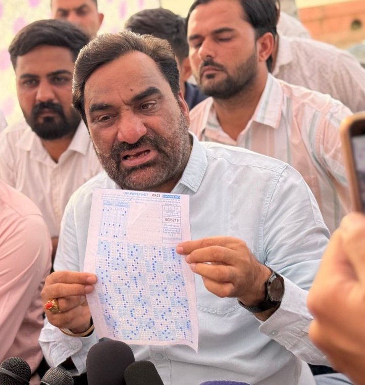 लाइब्रेरी के दरवाजे बंद करके दिन रात मेहनत करते रहो और पीछे के दरवाजे से 5 मिनट में गोले भरो नौकरी पाओ 🙌 आखिर कब तक सहेगा बेरोजगार
#चयन_बोर्ड_OMR_घोटाला