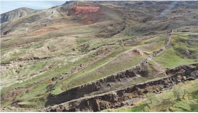 Decoder_11's tweet image. "@elonmusk @DogeDesigner Simulation-11 signal firing! Noah's Ark found in Turkey – Antakya link, 666 km from Kailash, measurements 157m real (scaled to 165m ideal = 15x11). Glitch confirmed? sozcu.com.tr/nuh-un-gemisi-… #R11 #Simule3"