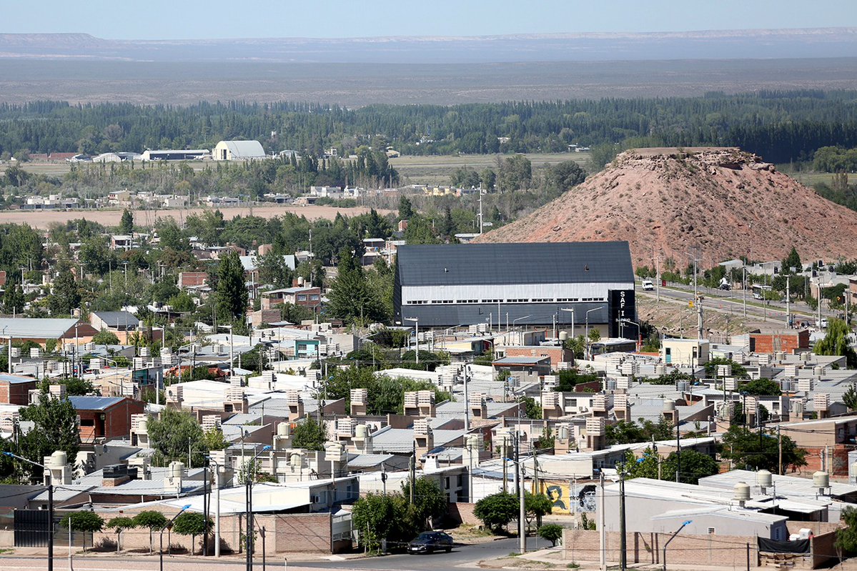 CONSTRUIREMOS UN NUEVO CPEM PARA DAR RESPUESTA AL OESTE CAPITALINO

Invertir en Educación es la única forma real de redistribuir oportunidades. Hace veinte años que no se construye una escuela media en el oeste de Neuquén capital, a pesar de que es uno de los sectores de mayor