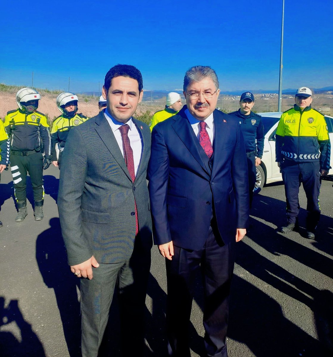 Eskişehir Valisi olarak atanan kıymetli büyüğümüz Sayın <a href="/DrErdincYILMAZ1/">Dr. Erdinç YILMAZ🇹🇷</a> Eskişehir’e uğurladık. Sayın Valimiz, görev süresi boyunca gönlümüzde ve şehrimizde silinmez izler bırakmıştır.
Giden yol alır, kalan iz olur;
Biz izini gönlümüzde taşıdık.