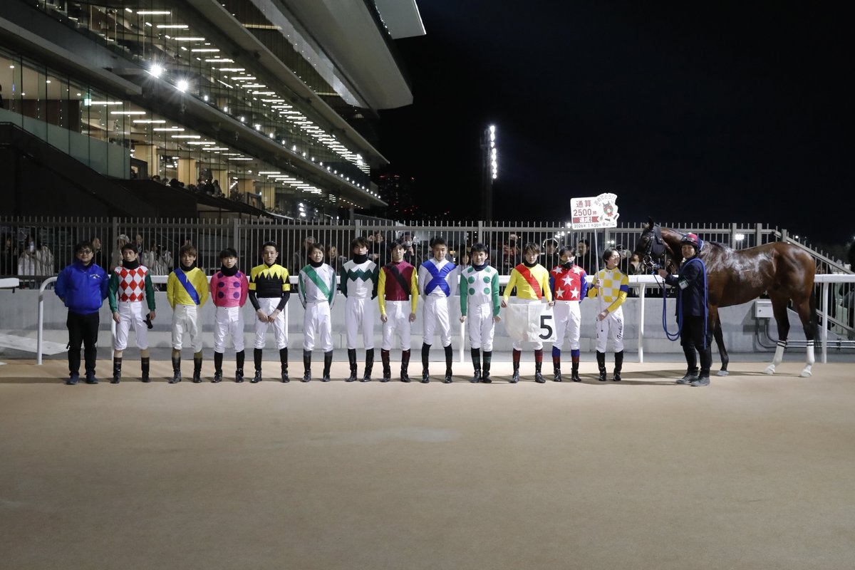 【㊗️2500勝！】
#笹川翼 騎手は、1/20 船橋8Rにおいてマイレレイ (佐藤裕太厩舎) とともに勝利し、地方競馬通算2500勝を達成しました！

デビューから4671日での達成は、#TCK 所属騎手としては最速の記録です✨

笹川騎手、本当におめでとうございます🎉

▼詳細
tokyocitykeiba.com/news/71057/