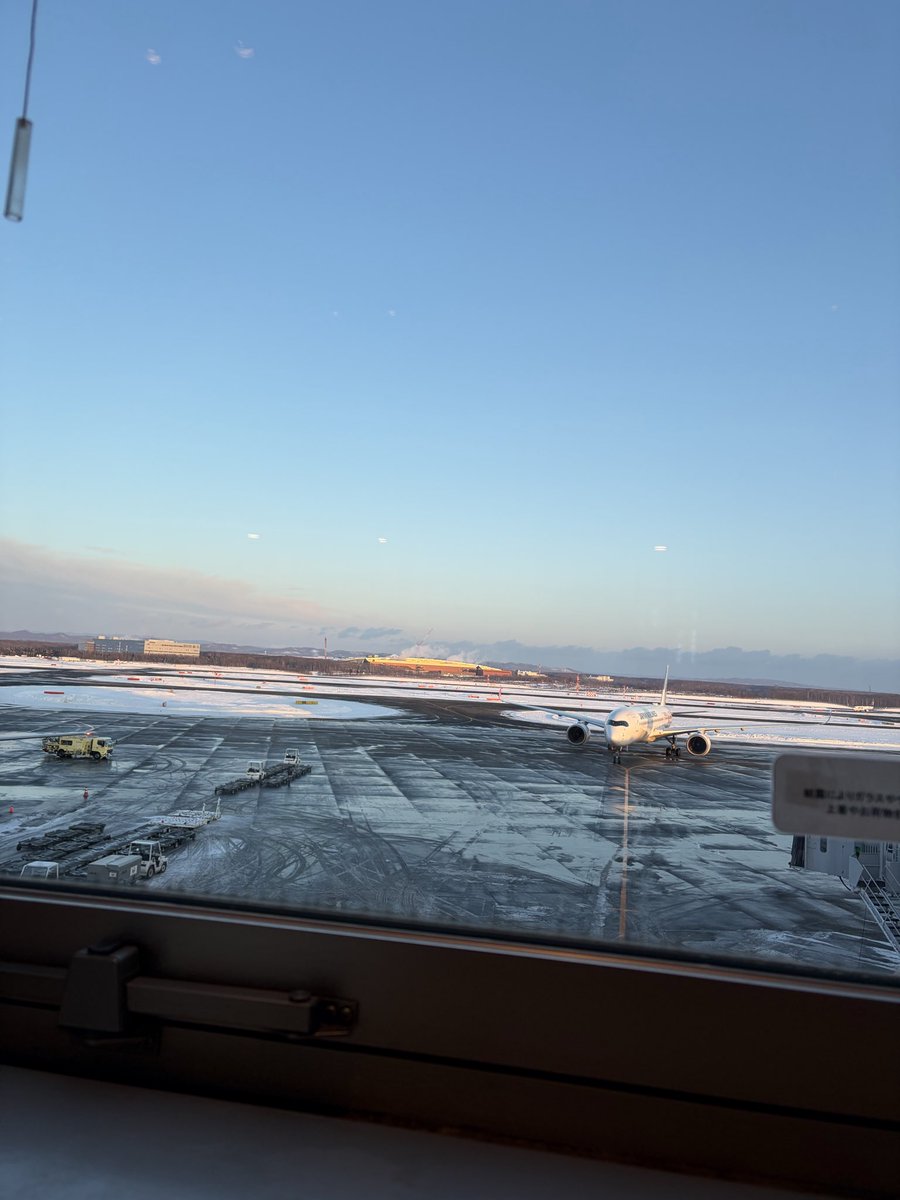 deroko223's tweet photo. 法事で弾丸北海道。前後の便欠航しまくりで2回振替で乗れてよかった。白子ポン酢美味しかった。人類で初めてこれを試しに食べてみてくれた人に感謝だよ..... https://t.co/SzYiHBlHbk
