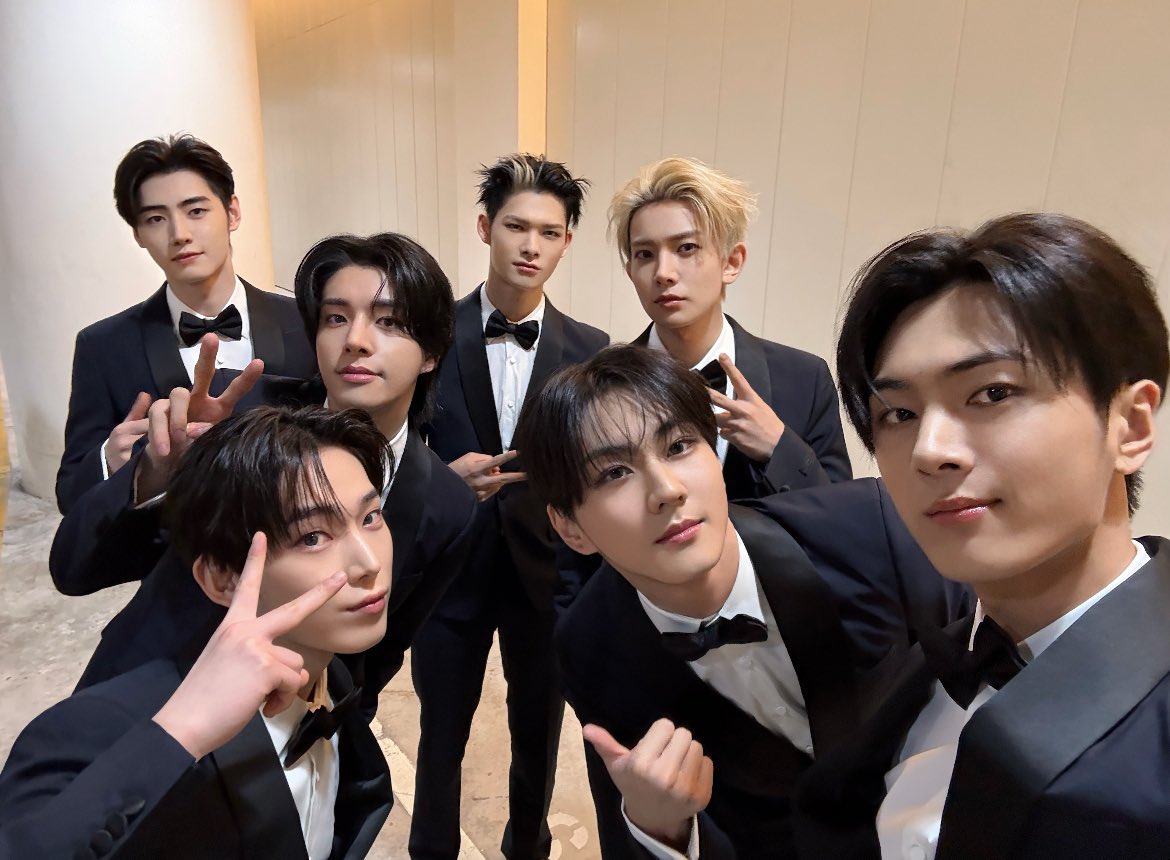 EN7ernally's tweet image. MY SEVEN 😭🖤