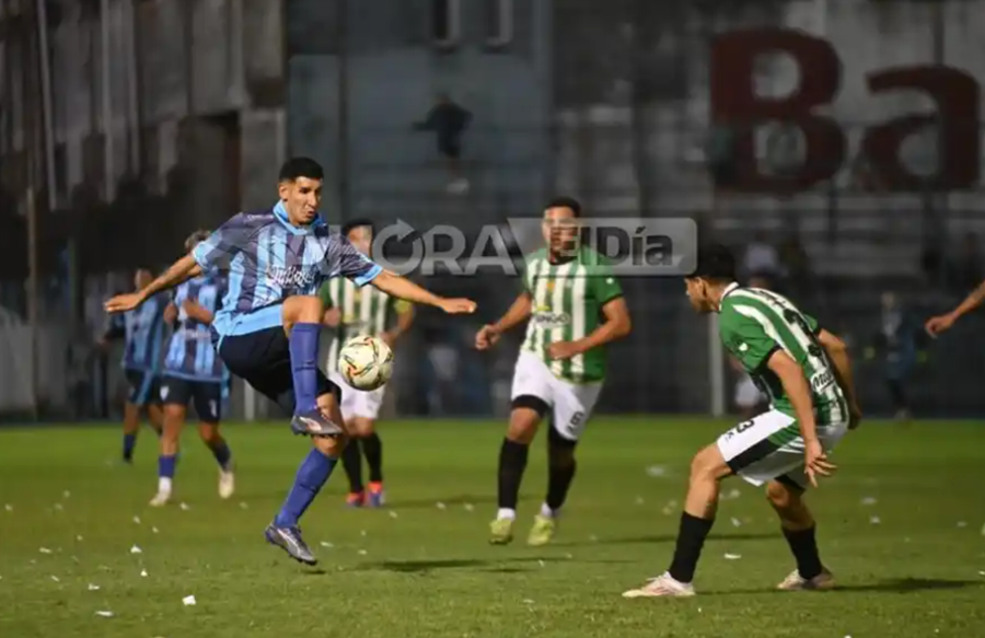 LFdelFutbol's tweet photo. 𝗝𝗨𝗩𝗘𝗡𝗧𝗨𝗗 𝗨𝗡𝗜𝗗𝗔 𝗦𝗘 𝗜𝗟𝗨𝗦𝗜𝗢𝗡𝗔

⚽️ El Decano de Gualeguaychú ganó la semi de ida en Regional Amateur ante Sanjustino. 

✅ El objetivo Federal A, más cerca

🔗 Más info: https://t.co/iLt55i92iE

📸 Ahora El Día

#LaFiestaDelFutbol #JuventudUnida #ascenso https://t.co/CDceoe2XbH