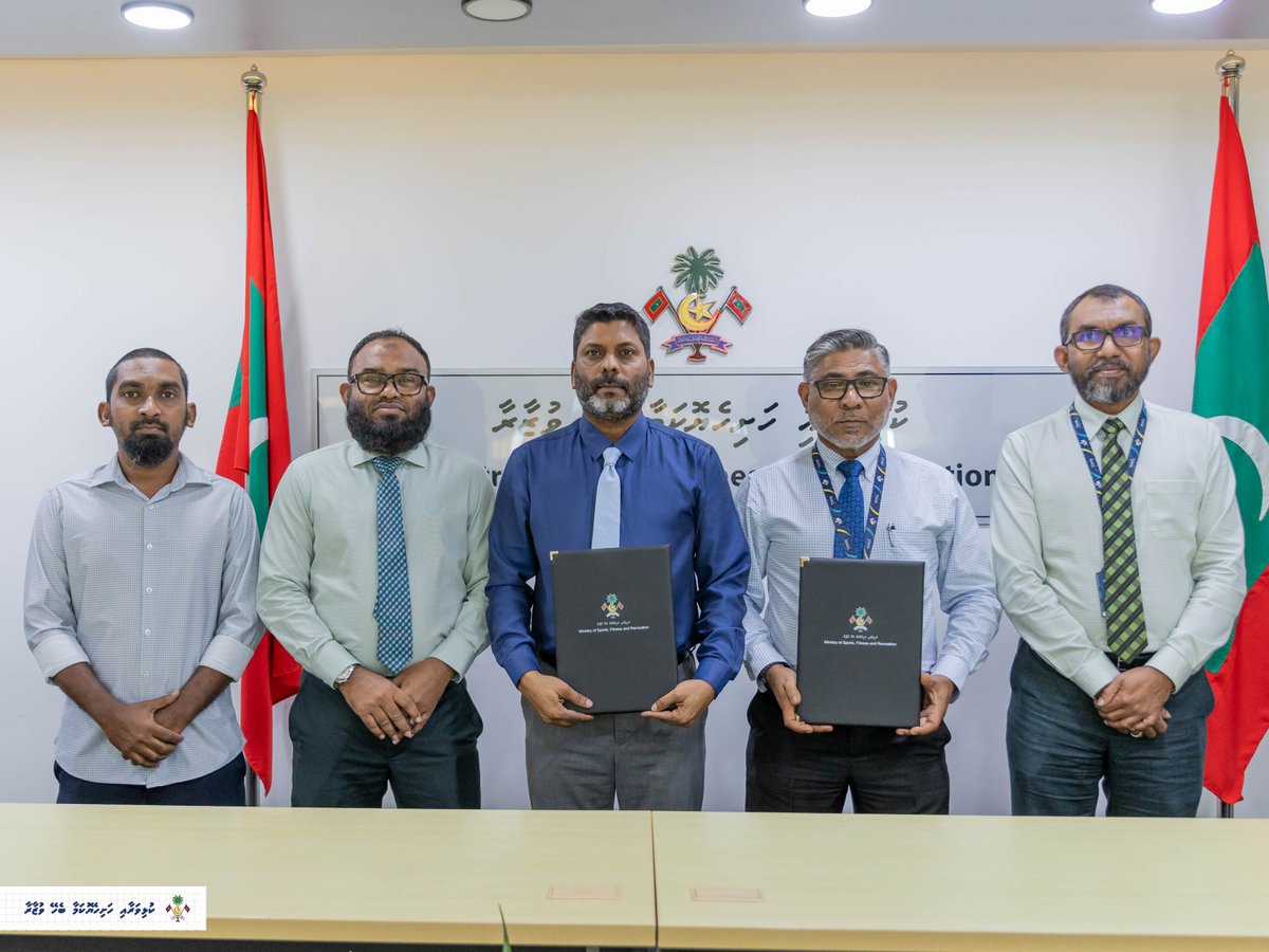 ހުޅުމާލެ ފޭސް1 ، ފޭސް 2، އަދި ވިލިމާލެ ސްޕޯޓްސް ކޮމްޕްލެކްސް ޤާއިމުކުރުމުގެ އެއްބަސްވުމުގައި މޯލްޑިވްސް އެއަރޕޯޓްސް ކޮމްޕެނީ ލިމިޓެޑް (އެމްއޭސީއެލް)އާ އެކު މިއަދު ވަނީ ސޮއިކުރައްވާފައި.
މި އެއްބަސްވުމުގައި ކުޅިވަރާއި ހަށިހެޔޮކަމާ ބެހޭ ވުޒާރާގެ ފަރާތުން ސޮއިކުރެއްވީ ވަޒީރު