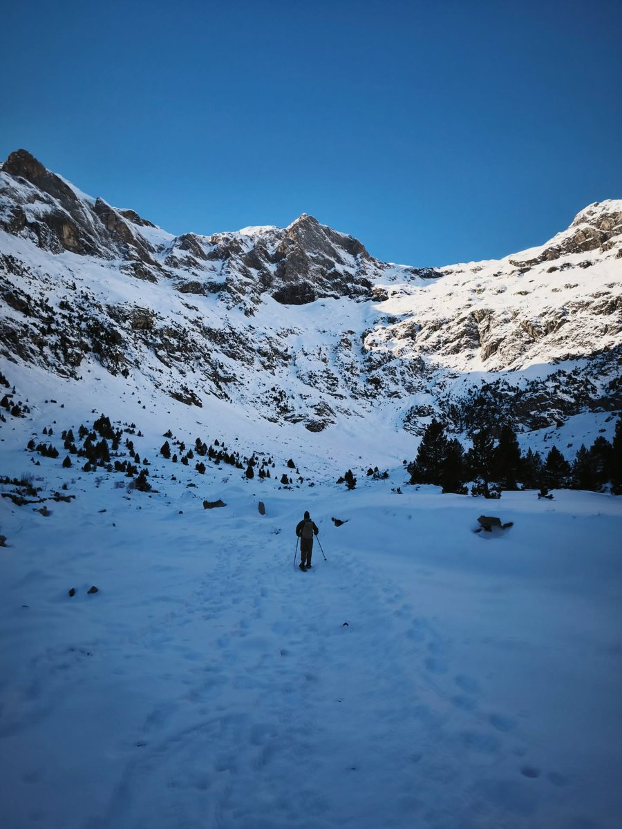 Huesca_LaMagia's tweet image. El Valle de Barrosa 💚 situado al norte del valle de #Pineta que esconde rincones de gran belleza 😍🌲

Fotos gracias a instagram.com/guiasdelpirineo
