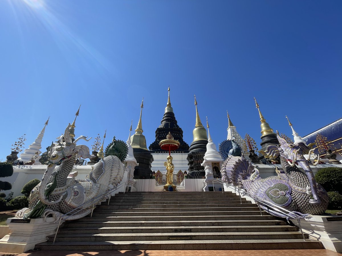 Likeview3's tweet image. ... #วัดบ้านเด่น ยามเที่ยงวัน 🔥

(นี่ฉันกลายเป็นแอคเที่ยวไทยไปแล้ว ชิมิ!!)