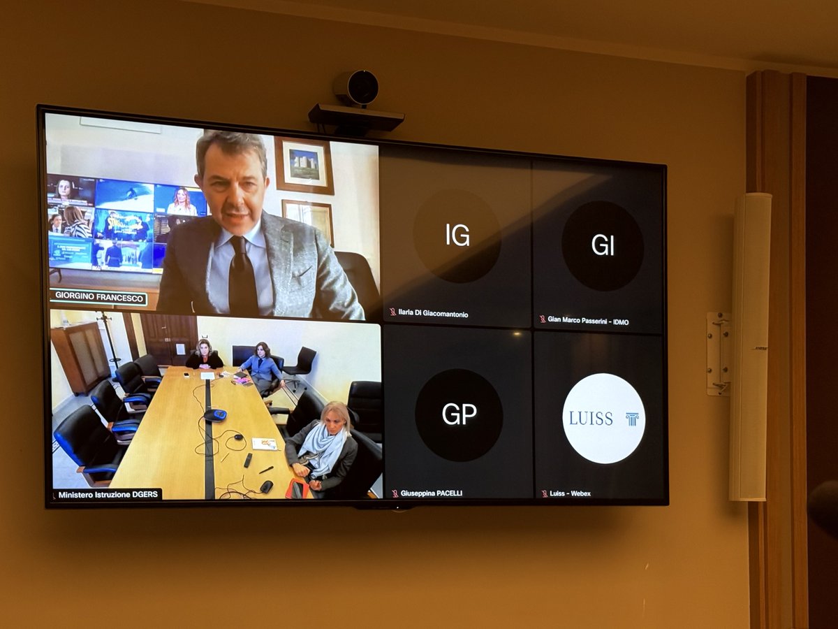 IDMO_it's tweet photo. 🗓️ 20.01.2026 - Primo webinar del nuovo ciclo del protocollo tra il @MIsocialTW  e IDMO con più di 90 scuole collegate 

👉"Il contrasto alle fake news nell’era dell’intelligenza artificiale" - lezione di @frangiorgino , direttore Ufficio Studi Rai https://t.co/OrlU2v9tTb