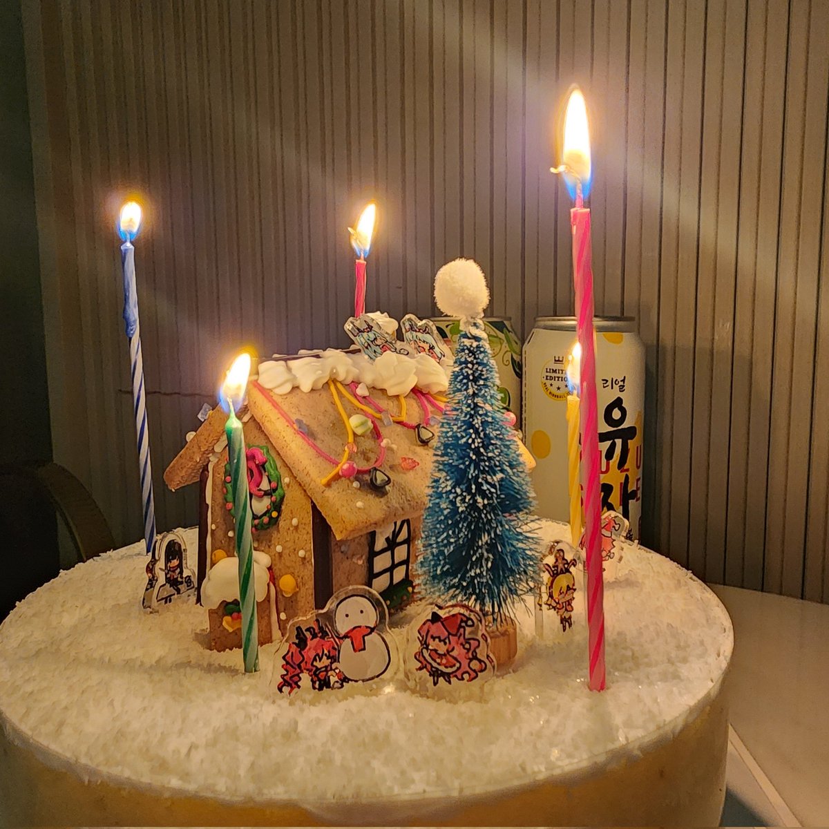 coffee_npc's tweet image. #리듬게임_트친소 #리듬게임_𝕏친소

어뮤즈 304호에 쳐박혀서 사볼만 해요.
클라이밍 해요.
방탈 해요.
제과 해요.
카페에서 커피 내리는 커피머신이에요.
리악귀 클친자 방붕이 두팔벌려 환영해요.
무멘팔로 찾아갈게요😃