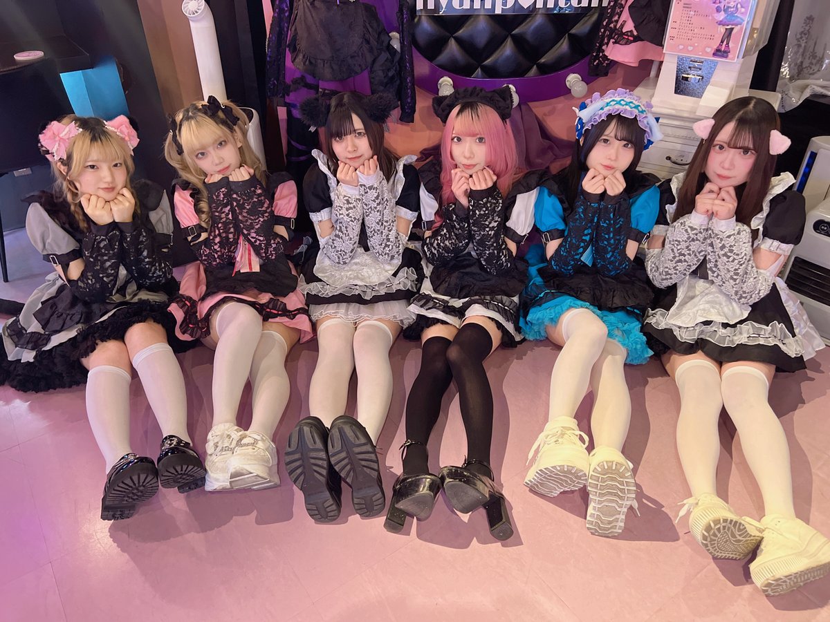 にゃんぽん週明けな火曜日ですにゃー🐱💞 本日たくさんのメイドちゃん