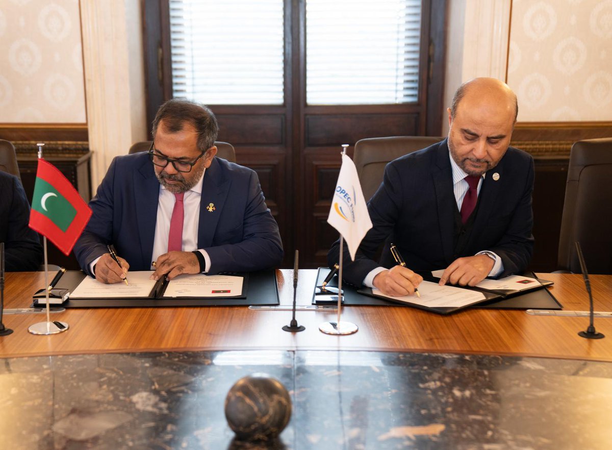 TheOPECFund's tweet image. A new Country Partnership Framework strengthens our long-standing partnership with the Maldives and sharpens our joint focus on climate resilience and sustainable development: 

Today, our President Dr. Abdulhamid Alkhalifa and HE Moosa Zameer @MoosaZameer, Minister of Finance