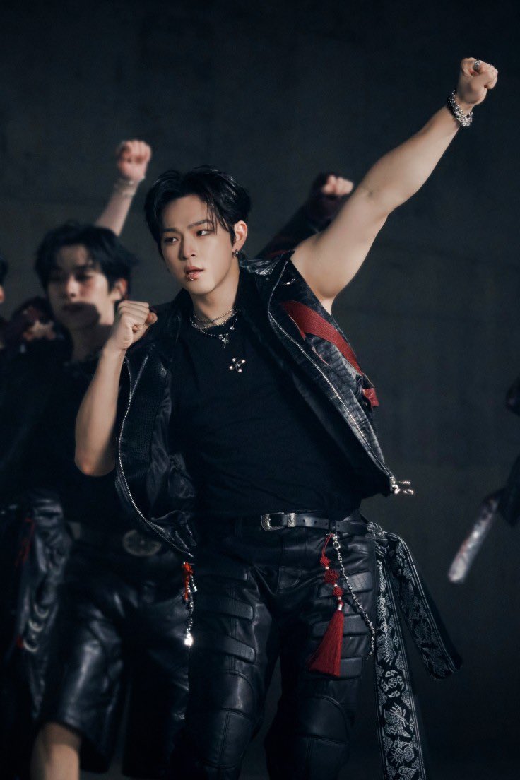 melon magazine grenade mv behind #원어스 #ONEUS #이도 #LEEDO