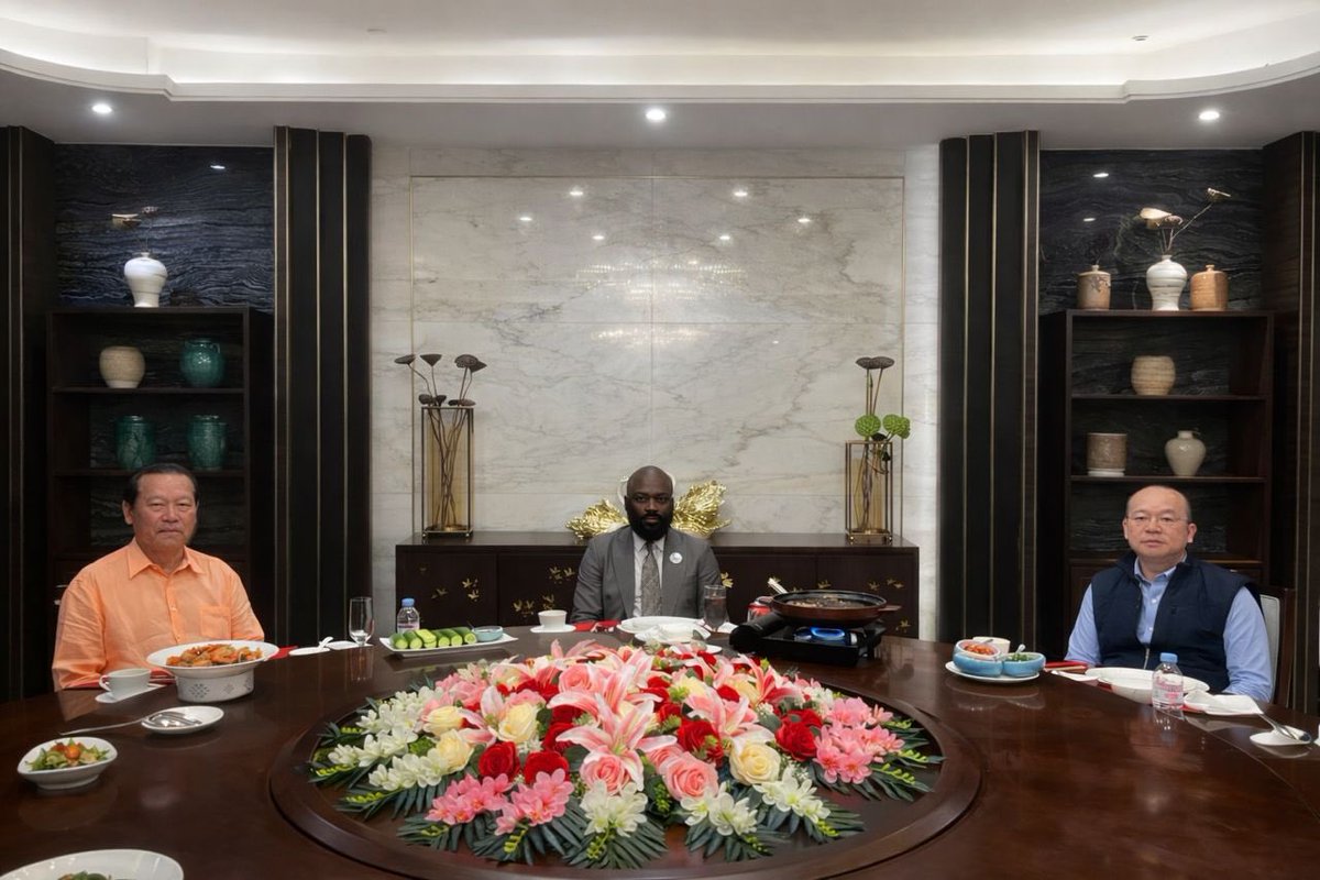 Le dîner avec Chairman Chung marque une étape clé pour nos projets en cours.

Transformer le potentiel de la RDC en réalités industrielles est notre mission au quotidien. Le Congo Economic Club &amp; The Vistafose continuent de mobiliser les leaders mondiaux pour une croissance