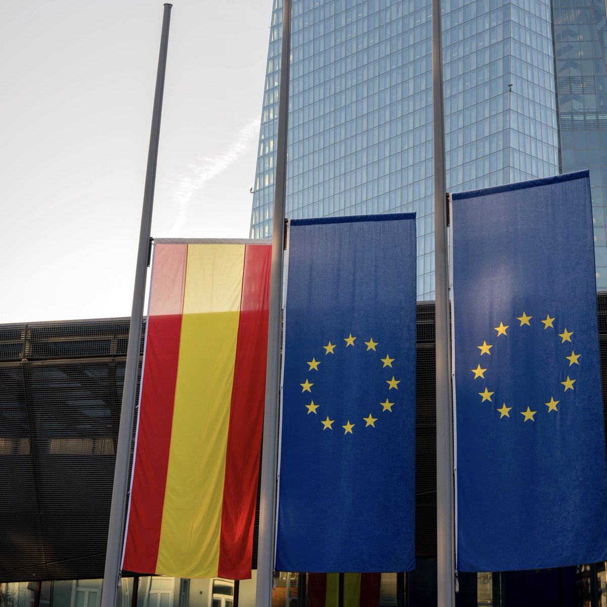 🇪🇦🇪🇺 Our heartfelt condolences go out to all those affected by the tragic train accident in Córdoba.

We stand in solidarity with the victims, their families, and the people of Spain.

As a sign of remembrance, we join other European institutions in lowering our flags to