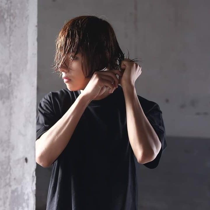 thvevren's tweet image. welcome back danger taehyung