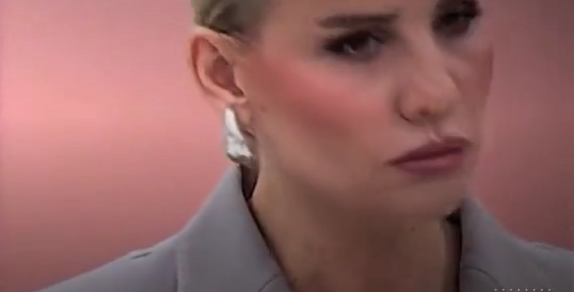 O melun sözü söylerken ki yüz ifadeniz her şeyi anlatıyor.
Kininiz nefretiniz yüzünüzden akıyor.
Müslümanca duruşu olanların
Toplumu ifsat eden proğramların karşında dim dik durması gerekiyor