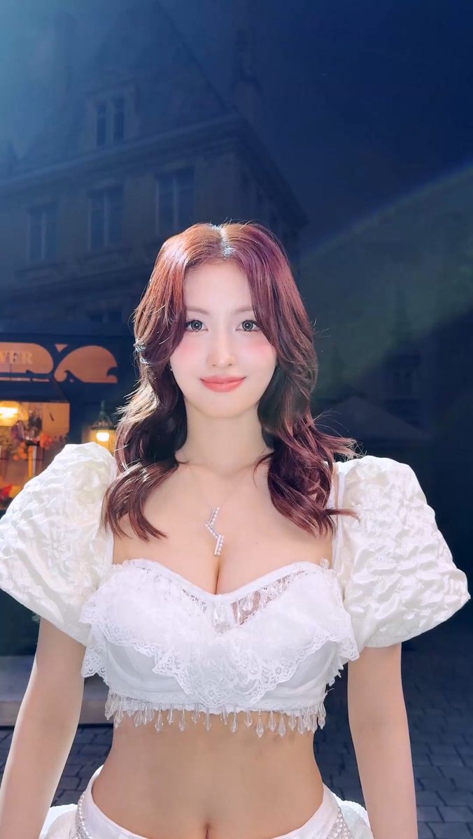 m0mOkariBACK's tweet image. 谷間深すぎっ、、、❤️❤️❤️