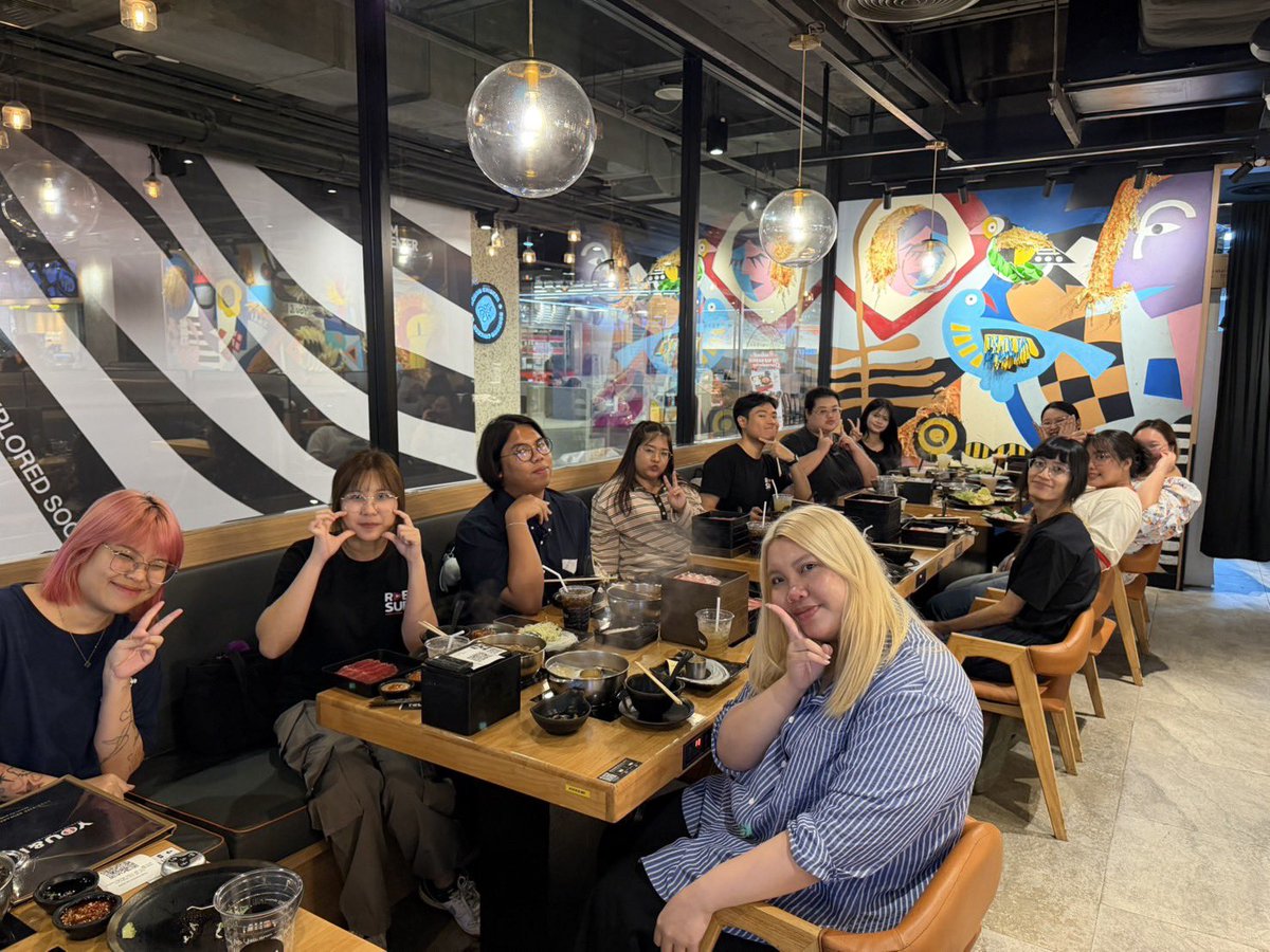 RABSUB_TH's tweet photo. ไม่มีไรทำเลยมากินชาบูขำ ๆ A little fun party with our work besties!💕

📨Don’t hesitate to drop your resume > hr@rabsubthailand.com (✨3 vacant positions available✨)

#RABSUBรับซับ #workatrabsub https://t.co/DXmbHyaQ1I