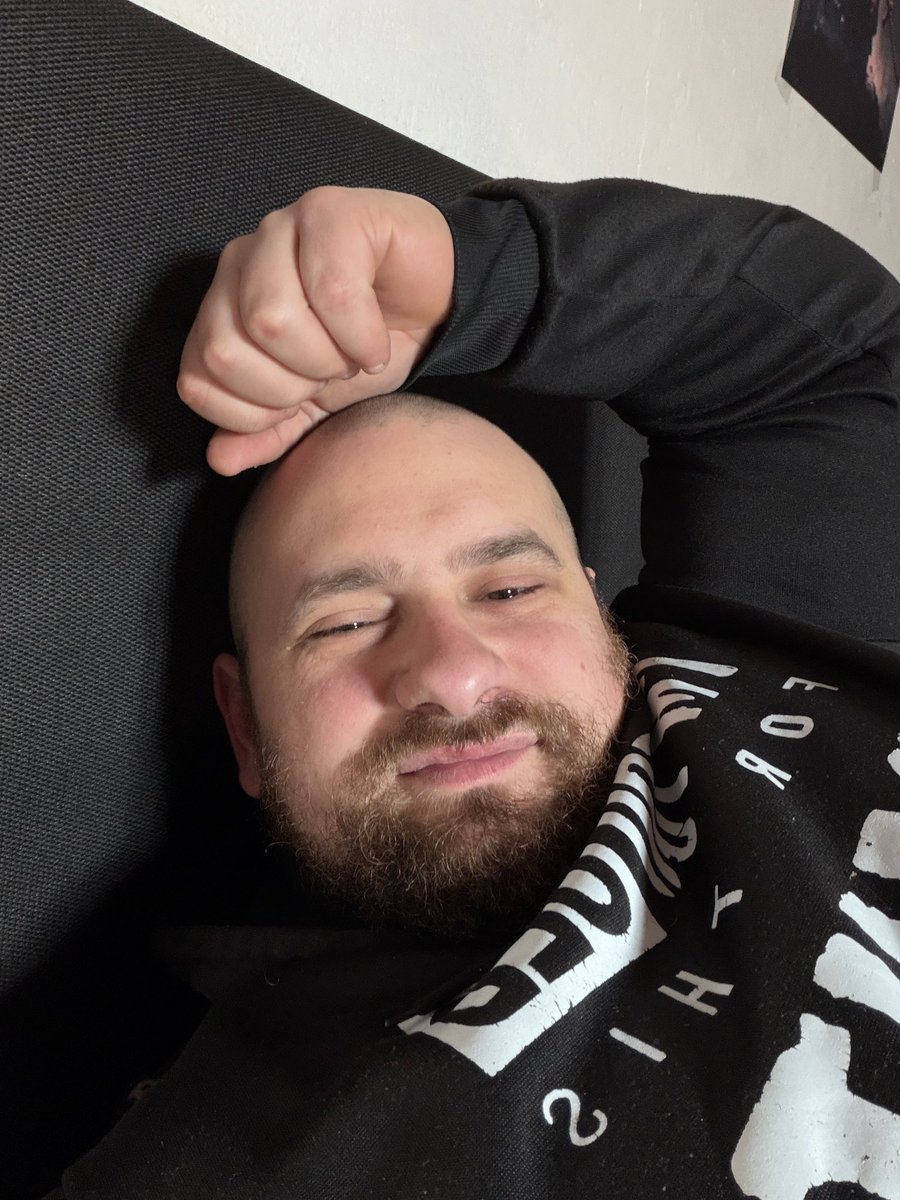 Beardaddy1993 tweet media