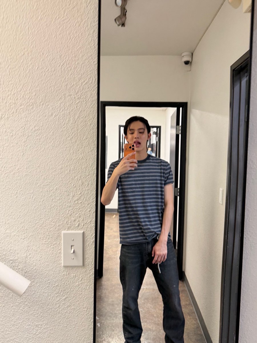 seonghyeonpics's tweet image. la la lalala🦓

#SEONGHYEON #성현