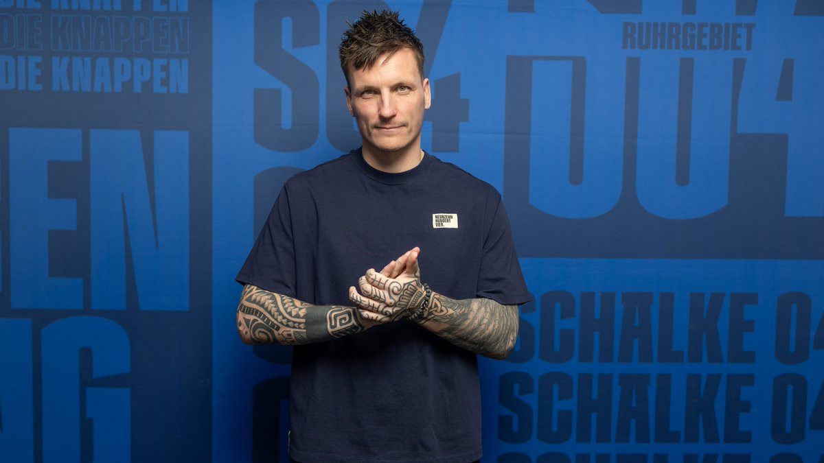 s04's tweet image. Erfahrung für das Torwart-Team: Der #S04 nimmt bis zum Saisonende Kevin Müller vom Bundesligisten @FCH1846 leihweise unter Vertrag.

Mehr dazu hier:
s04.de/Mueller-S04

Willkommen auf Schalke, Kevin! 🙌