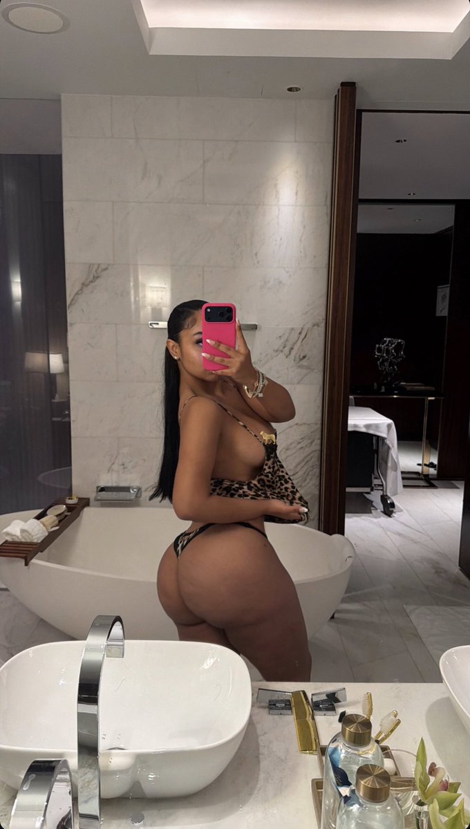 FineSelection_'s tweet image. BUILT 🧱