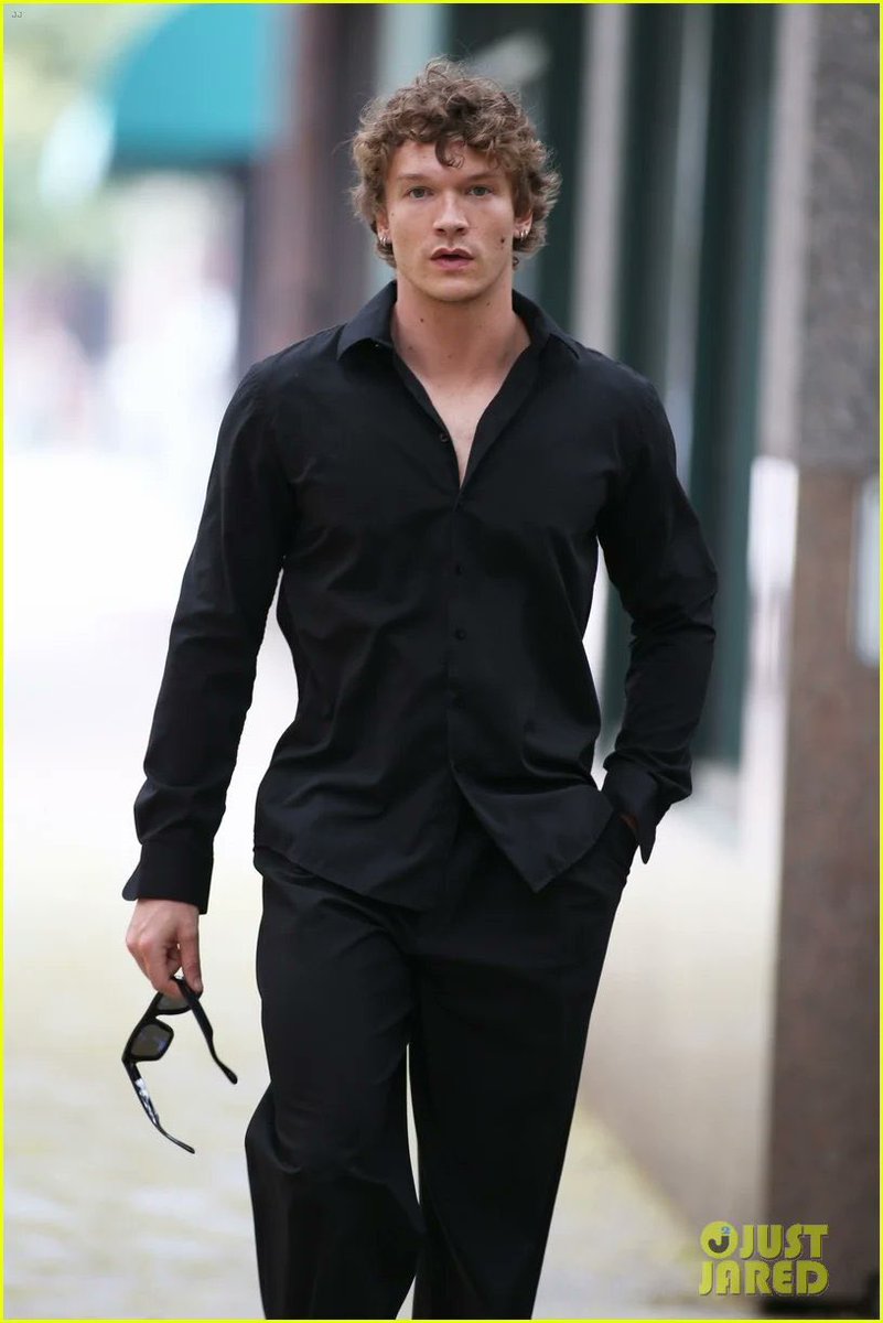 ilyasflwrr's tweet image. Ilya Rozanov spotted in Montreal after the game