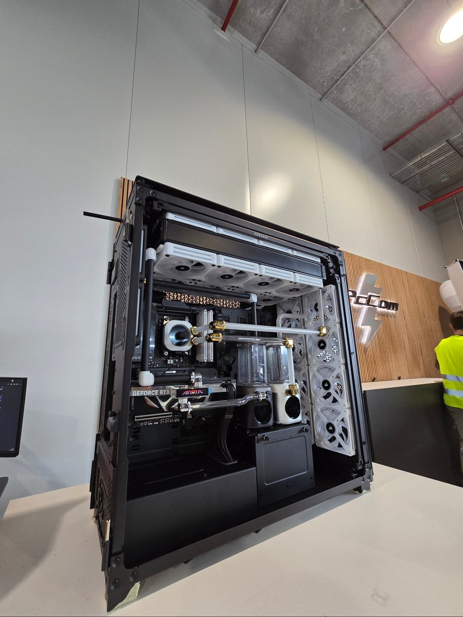 PcComponentes tweet media