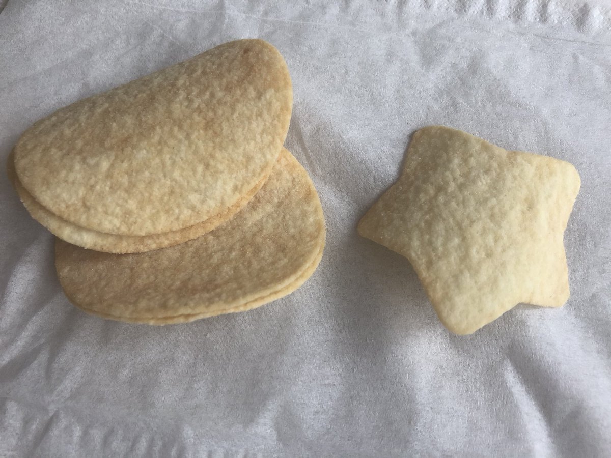 ポテチ開けたら星が2個入ってた(*´∇︎`*)⭐︎
普通なのかが分からずネットで調べたら、ランダムに入るみたい。