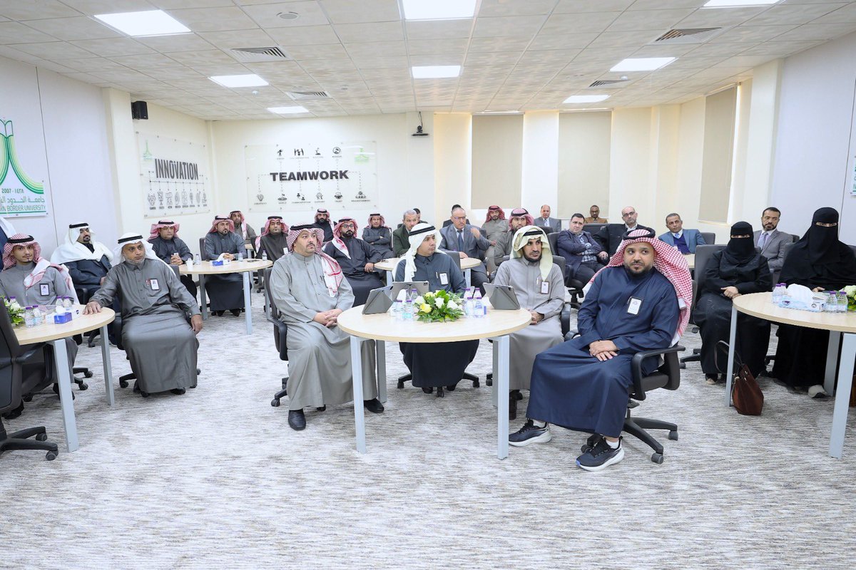 NBU_KSA's tweet image. افتتح رئيس #جامعة_الحدود_الشمالية أ.د.أحمد بن علي الرميح ورشة العمل الخاصة باستعدادات الجامعة لاختبار جاهزية 2026، ومناقشة جاهزية الكليات، ومنظومة المعايير الأكاديمية التخصصية، وآليات بناء بنوك الأسئلة؛ بما يعزز جودة الأداء الأكاديمي ورفع مستوى المخرجات.