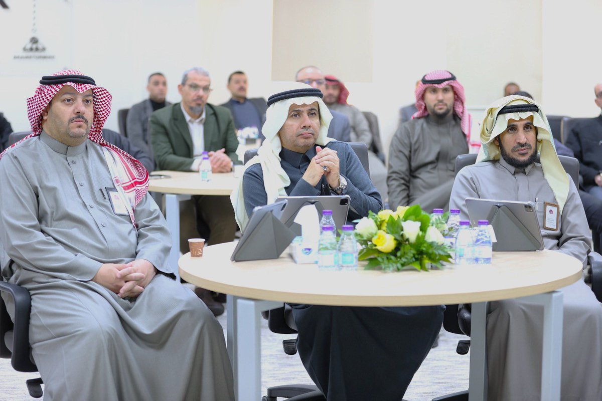 NBU_KSA's tweet image. افتتح رئيس #جامعة_الحدود_الشمالية أ.د.أحمد بن علي الرميح ورشة العمل الخاصة باستعدادات الجامعة لاختبار جاهزية 2026، ومناقشة جاهزية الكليات، ومنظومة المعايير الأكاديمية التخصصية، وآليات بناء بنوك الأسئلة؛ بما يعزز جودة الأداء الأكاديمي ورفع مستوى المخرجات.