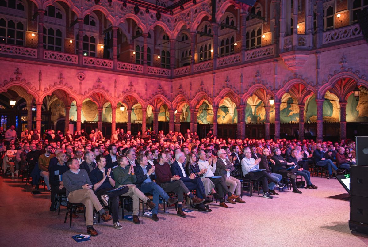 Amper drie maanden na onze oprichting brachten we meer dan 500 mensen samen in Antwerpen rond een helder thema: meer welvaart door minder overheid. Dat leeft duidelijk bij veel mensen. Nog veel te weinig in parlementen en regering. 

Blij dat er mensen van alle partijen aanwezig