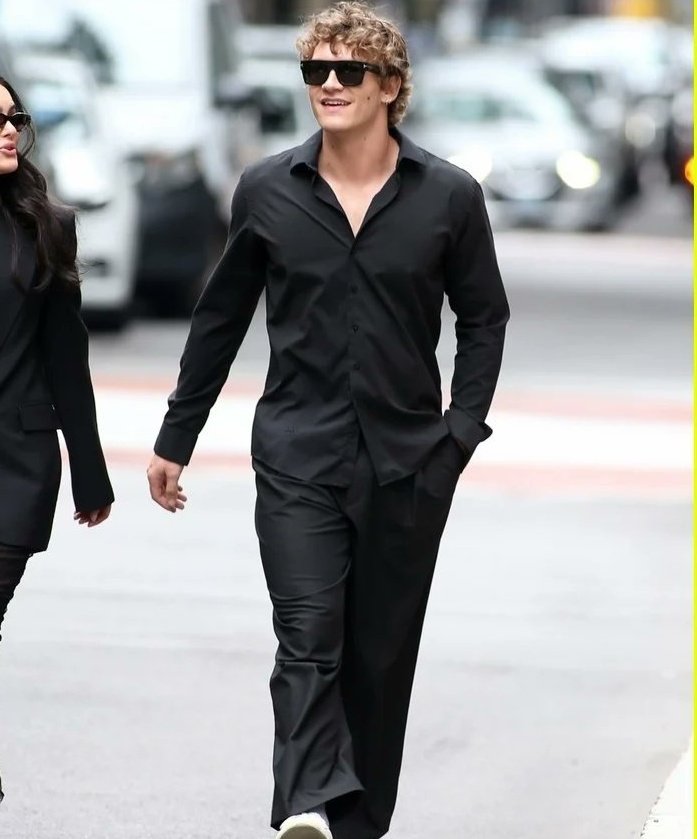 mirthglow's tweet image. it’s giving ilya rozanov paparazzi pics