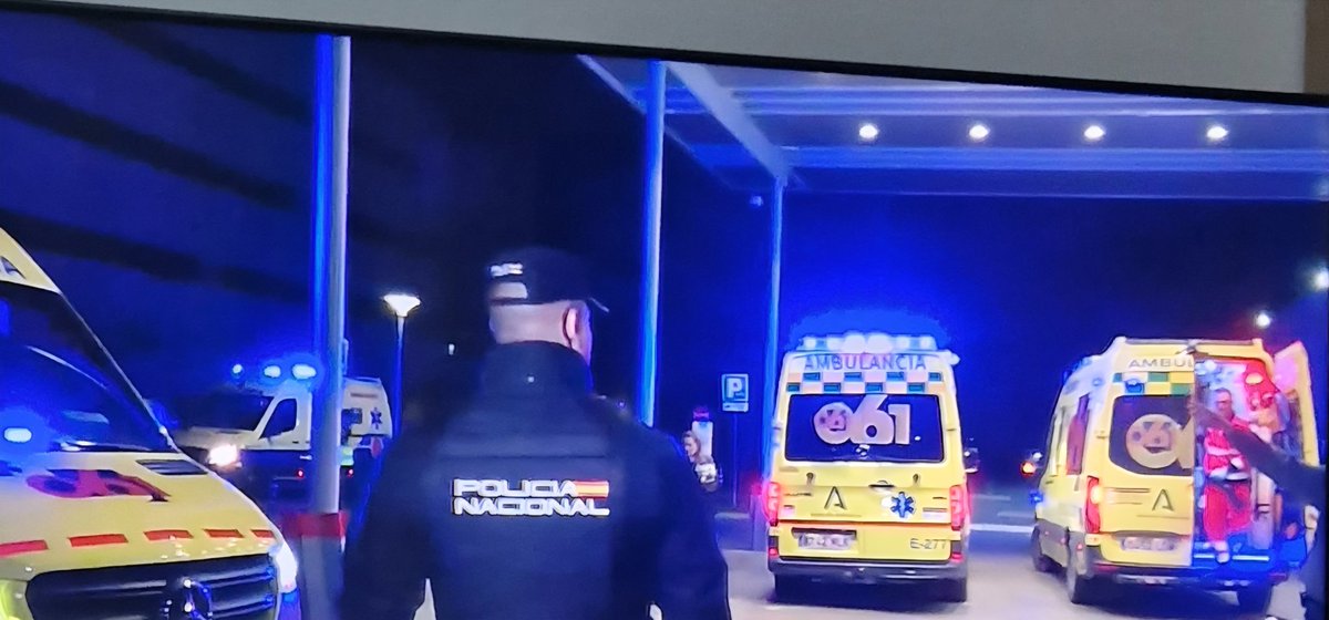 sosdesaparecido's tweet image. 🔴 Muy importante:
Si has difundido fotos o mensajes para localizar a un amigo o familiar afectando por el accidente de #Adamuz (Córdoba) , cuando tengas noticias, por favor bórralos.
Evitas confusión, proteges a la persona y ayudas a que la información útil no se pierda entre…