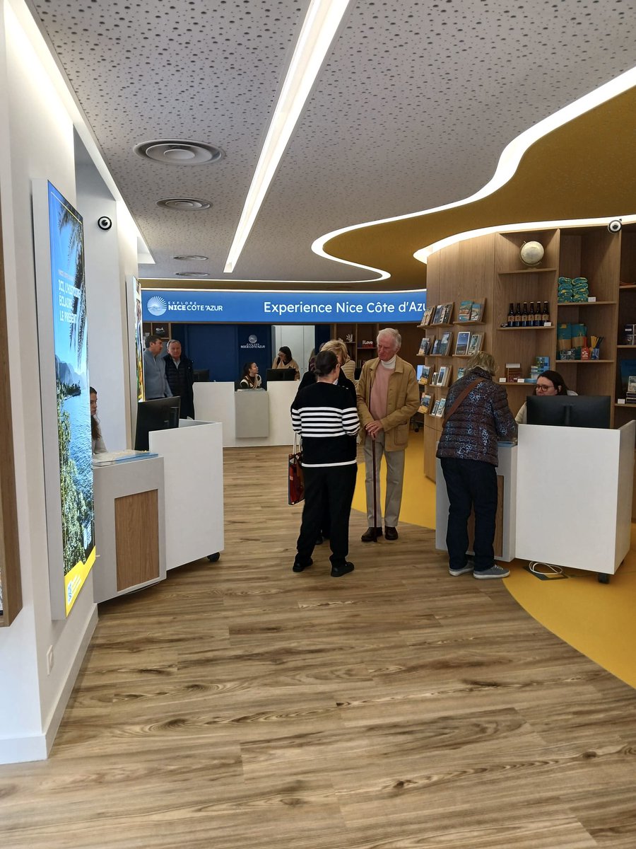 JS_Martinez's tweet photo. Le nouveau Bureau d’Information Touristique de Nice est ouvert.
Les équipes @ExploreNCA vous accueillent et vous informent au 25, avenue Jean Médecin.
#Nice06 #ExploreNCA https://t.co/gyCUJqRSvm