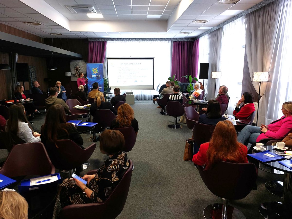 Fundacja_FALA's tweet photo. W piątek, 16 stycznia odbyło się III Forum Animacyjne Subregionu Łomżyńskiego z udziałem podmiotów ekonomii społecznej, NGO i instytucji rynku pracy. 

Rozmawiano o rozwoju ES, płynności finansowej PES, współpracy z PUP i korzyściach z bycia przedsiębiorstwem społecznym. https://t.co/7lhy7Z3GvW