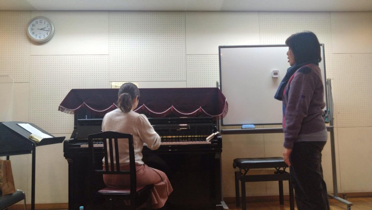 今日は初の試み、発声クリニックの日でした♪加耒先生の全体練習と並行して別室で山口先生に個別で発声指導をしていただく、という大変贅沢な練習です。
合唱に生かして素敵なハーモニーを目指しましょう💕
山口先生、長時間本当にありがとうございました！！！