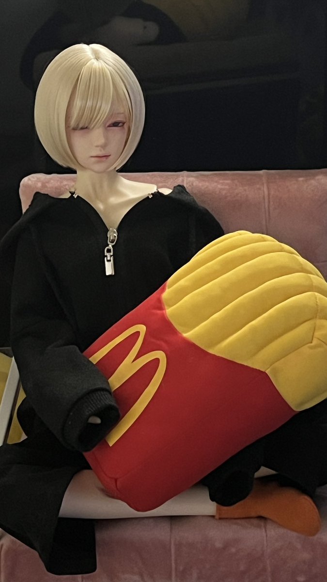 マックのリワードのポテト届いた。
すごく嬉しい。

ポテトは実質IMO本人。
MEIKOさんにナデナデされて嬉しいね。