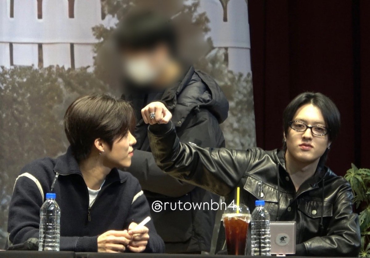 260118 케타포 대면팬싸 ktown4u

04즈🐺🦋

 #treasure #트레저  #HARUTO #하루토 #ハルト #PARKJEONGWOO #ジョンウ #박정우