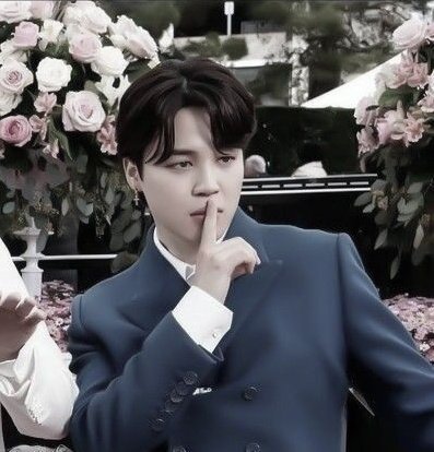 ms_r4i's tweet image. #yoonminau: The Flower; Onde Park Jimin estava à espera de Min Yoongi, seu namorado. Que estava bastante atrasado para o encontro que o próprio Yoongi convidou o Jimin. 

Ou

Onde Yoongi se atrasa horas, por não saber a flor favorita do seu namorado, Jimin.