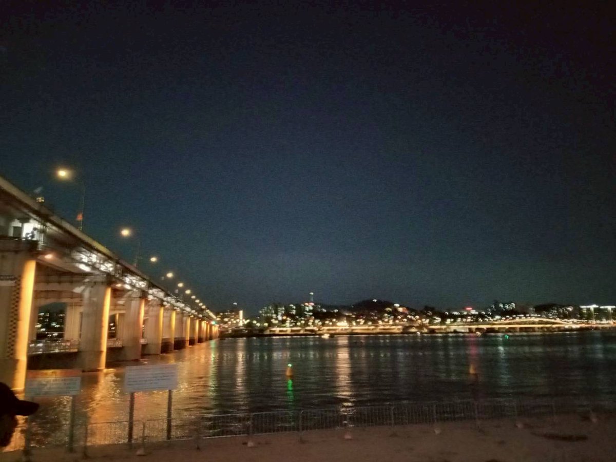 #きらびやかな君の季節に 
#チェジョンヒョプ
ポスターの撮影場所📍盤浦漢江公園
🇰🇷旅行行った時の写真と一致📸
#CHAEst🌻