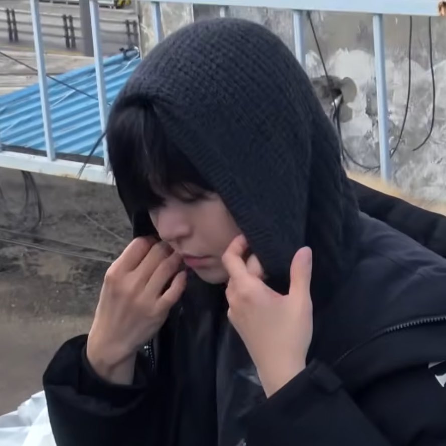 dkrldo0's tweet image. 진짜 동글

               동글동글동글
         동글                    동글
       동글                         동글
       동글                         동글   
         동글                   동글
               동글동글동글         Oo..