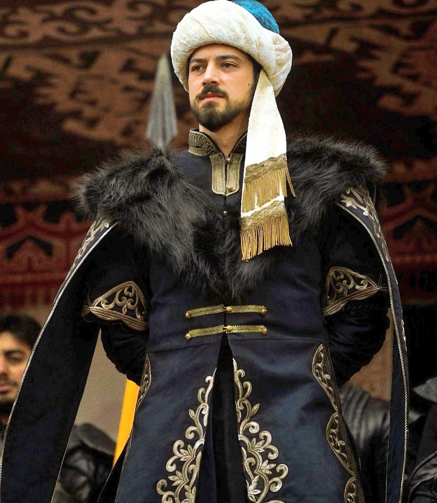 Bak şu özgüvene, bak şu ihtişama....
Ne kadar asil, ne kadar stil sahibi bir padişah🔥
#MertYazıcıoğlu || #SultanOrhan
#KuruluşOrhan