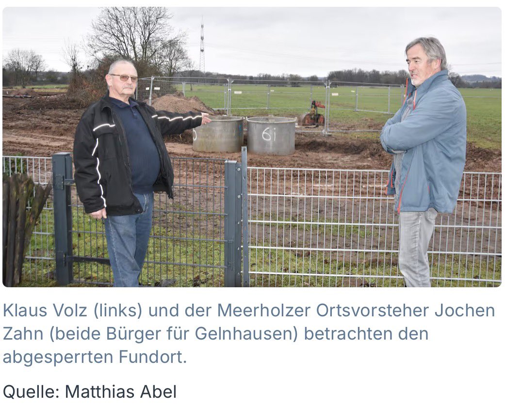 Rentner, die auf Dinge zeigen tweet media