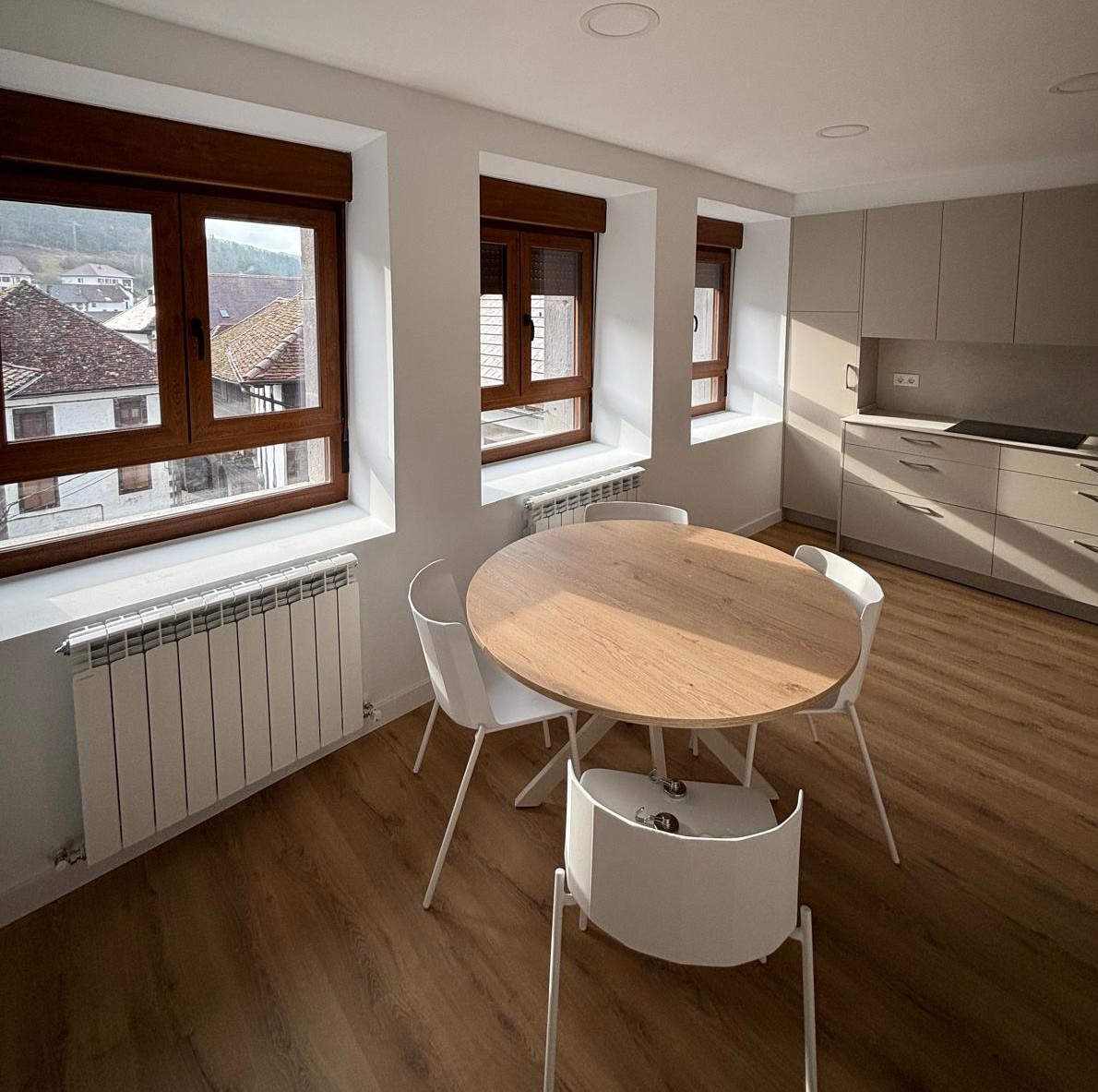 Cohesión Territorial reedita su compromiso con el Pirineo con 1,8 millones de euros más para iniciativas de entidades locales vinculadas con vivienda y empleo

📎Info: navarra.es/es/-/nota-pren…