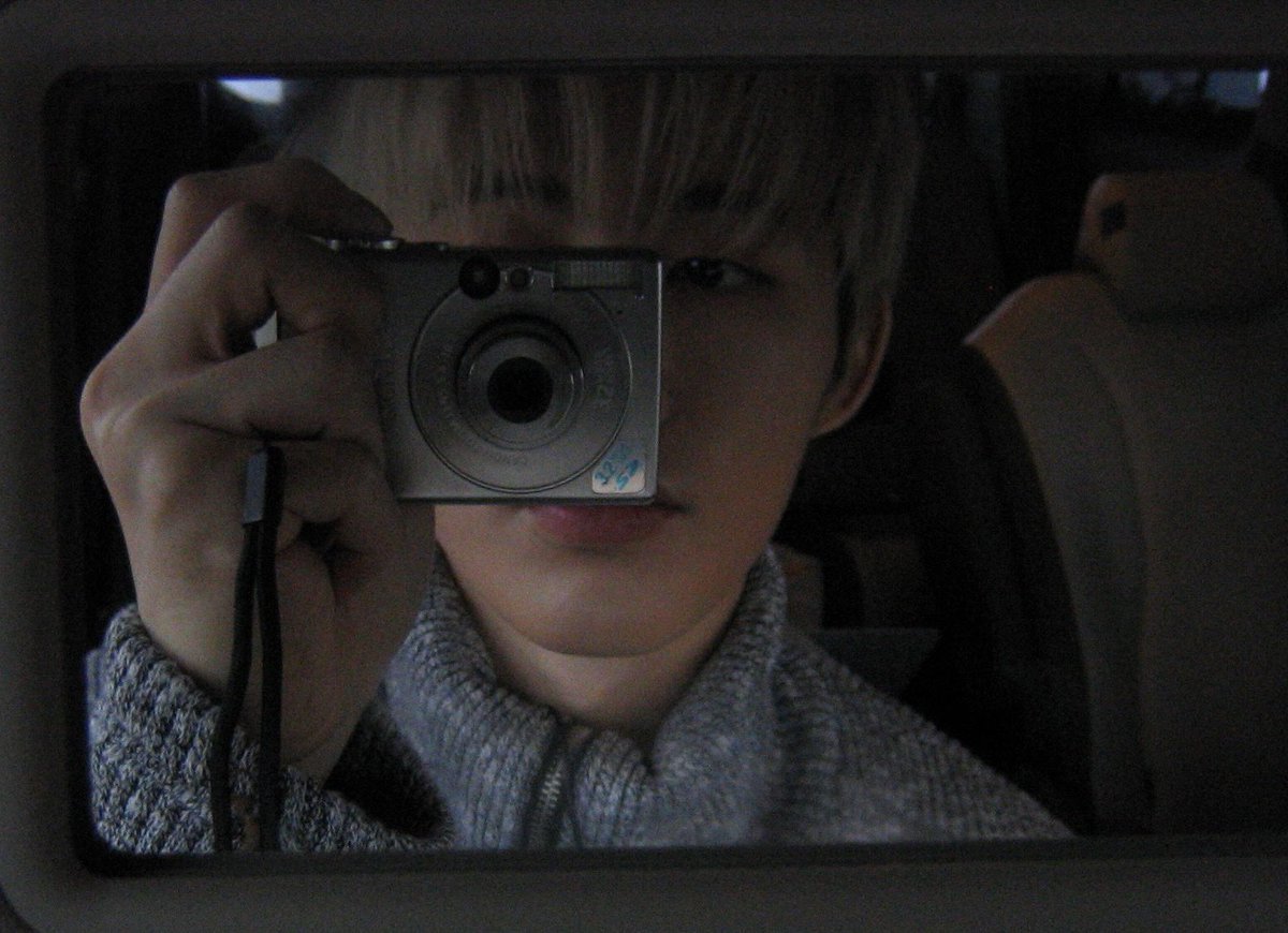 𝚛𝚎𝚎🎡 tweet media