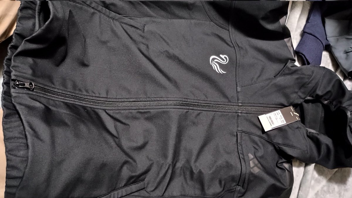 gunpulaskicycle's tweet photo. 追加販売分のKAMO福袋。まさかのアルビレックストレーニングジャケット入ってて鼻血出そう
#KAMO福袋
#サッカーショップKAMO https://t.co/1x7ZpoBy9s