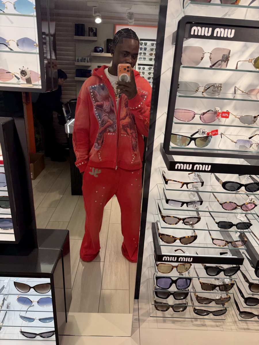 highFashion tweet media