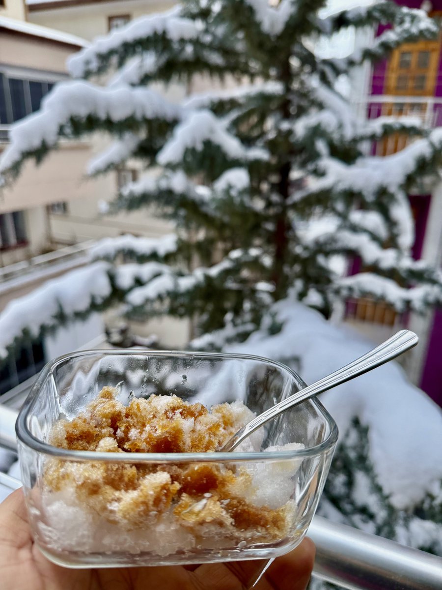 O kadar çok yağarsan ben de seni yerim ❄️🙂
#kar #snow