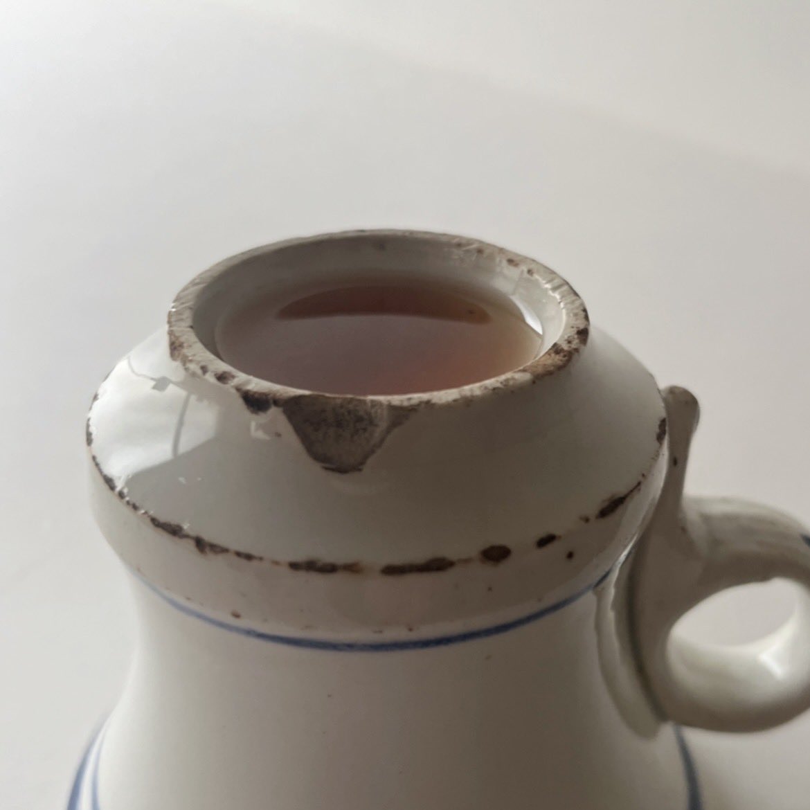 drawerbrocante's tweet image. 19世紀のブリュロ。コーヒーで温まった厚手のカップを逆さにして、底のくぼみにお酒を注ぎ嗜んでいたそう。北フランス
cup+dish展
2026.1/28-2月中旬
kico（Bibli／大宮）
#kico #cimai #bibli #アンティーク #ブロカント #drawerbrocante